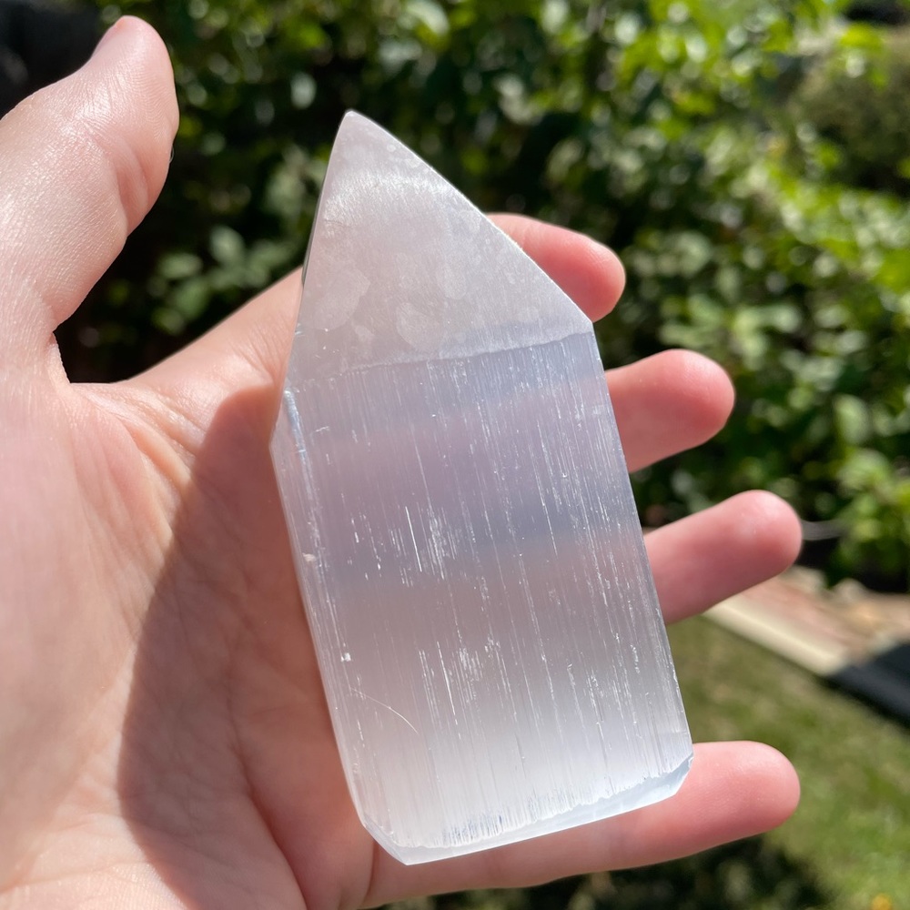 Stunning Selenite tower - Picture 8 of 15